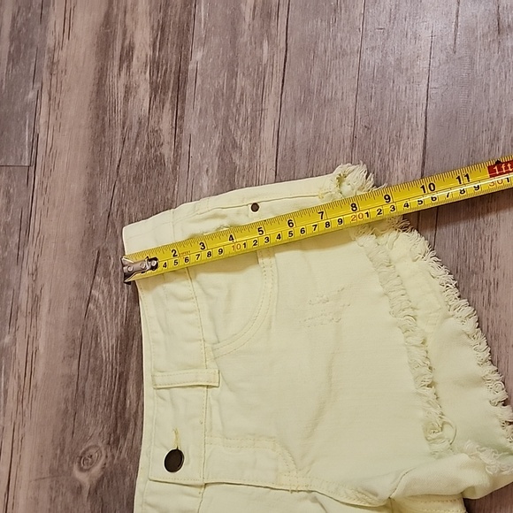 Billabong Laneway Shorts, Pale Neon Yellow/Green, Size 5 - Picture 8 of 8